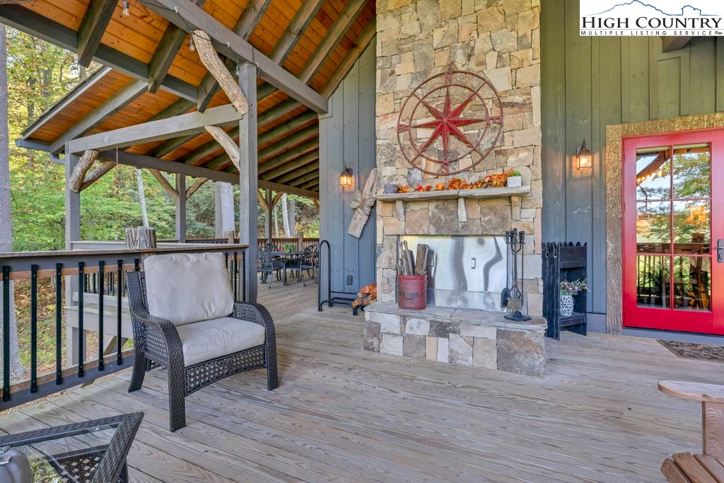 Image number 9 for the current listing