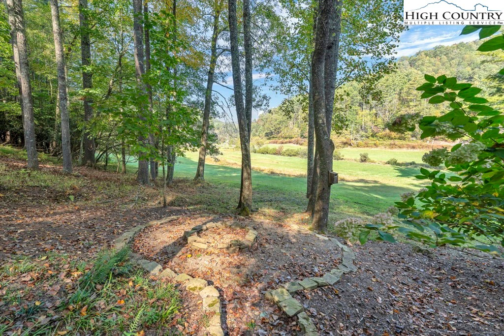 Image number 15 for the current listing