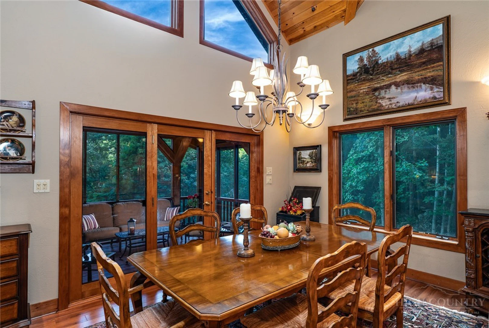 Image number 19 for the current listing