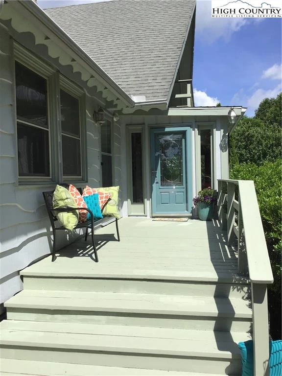 Image number 1 for the current listing