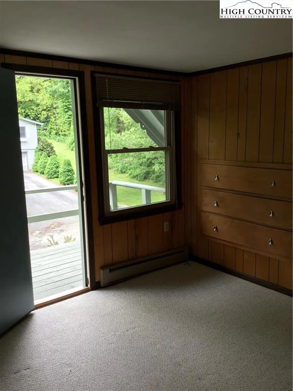 Image number 11 for the current listing