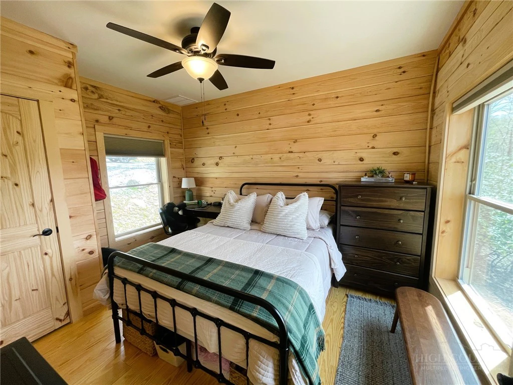 Image number 6 for the current listing