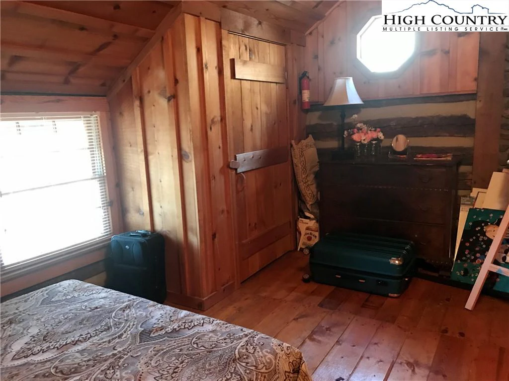 Image number 2 for the current listing