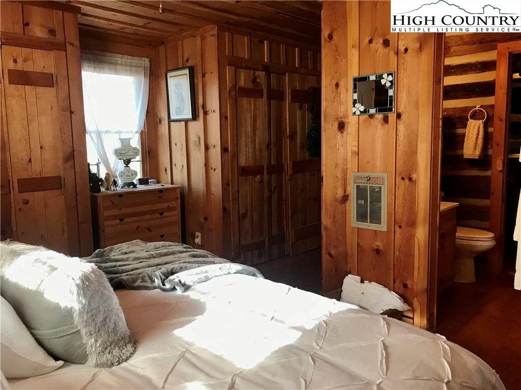 Image number 19 for the current listing