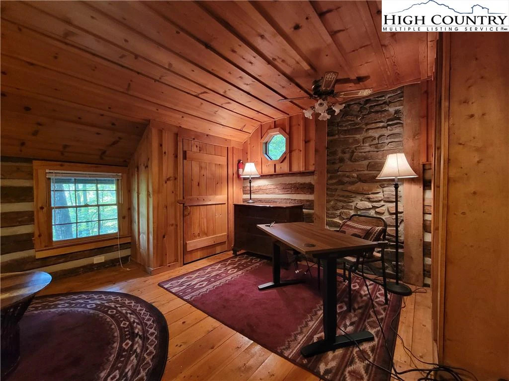 Image number 5 for the current listing