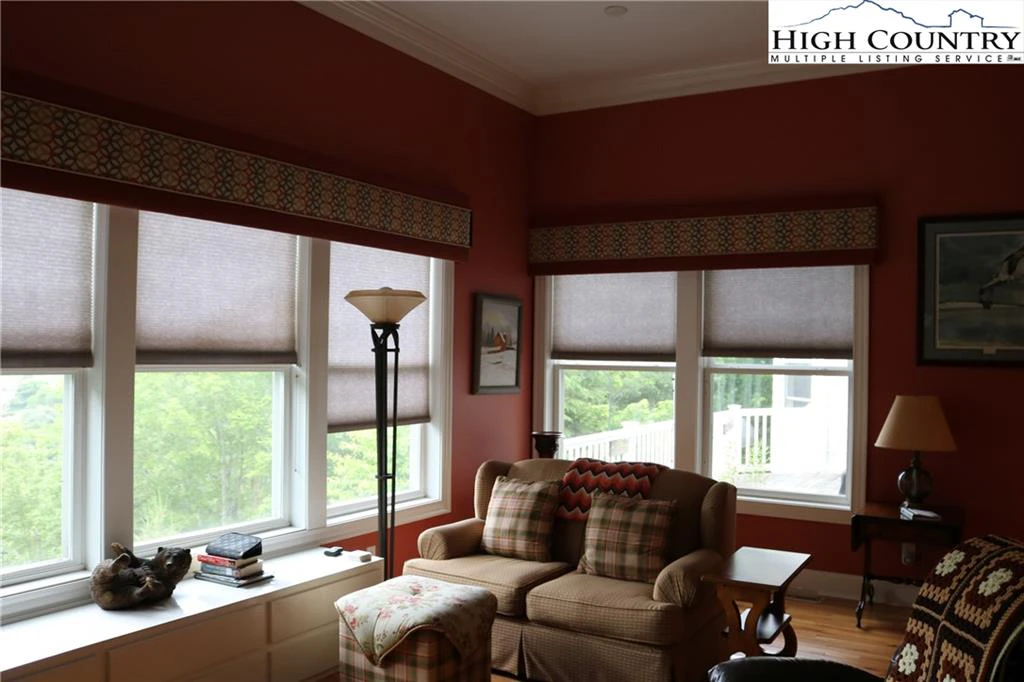Image number 9 for the current listing