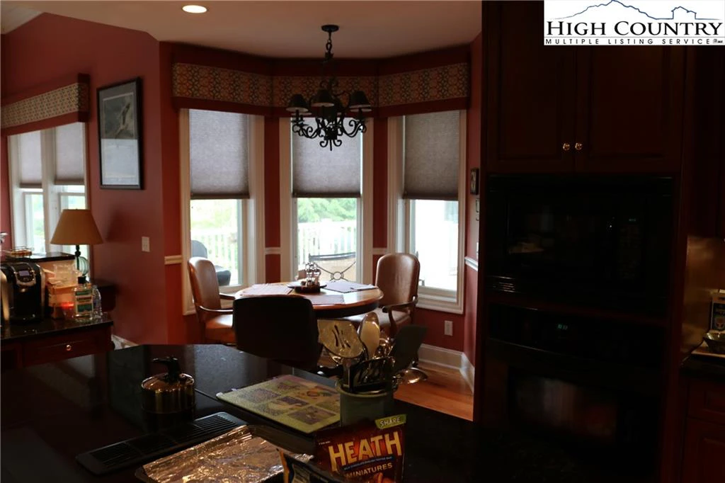 Image number 15 for the current listing