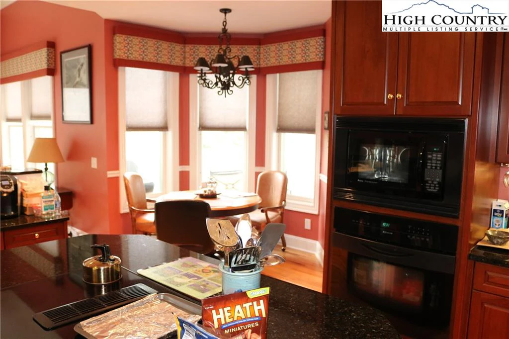 Image number 16 for the current listing