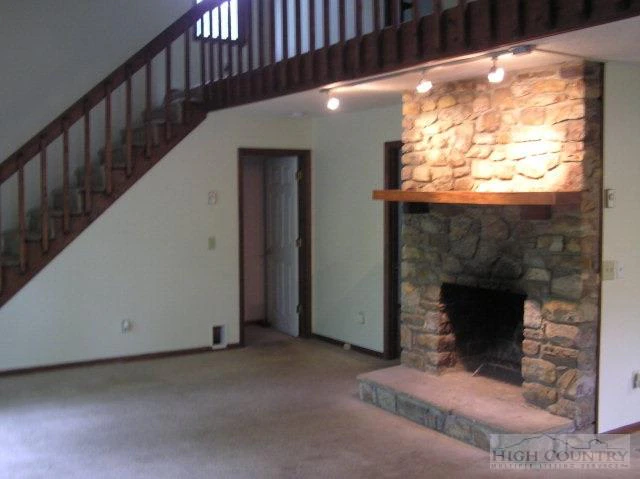 Image number 5 for the current listing