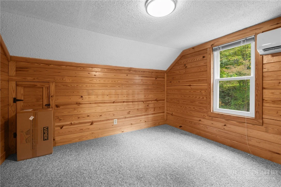 Image number 18 for the current listing