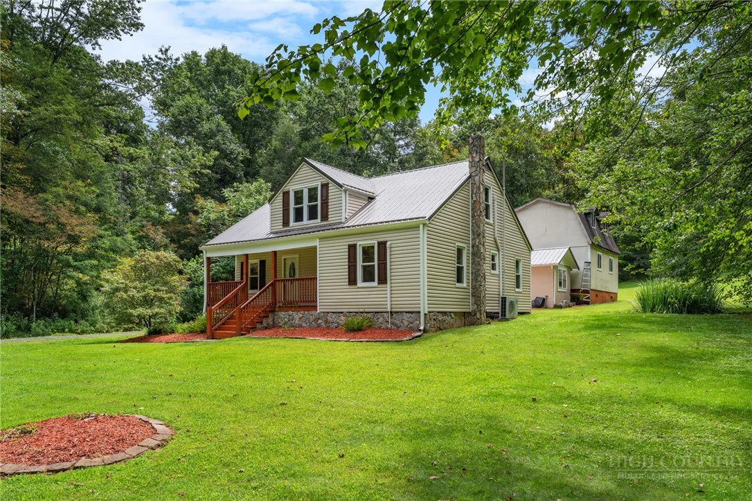 Image number 1 for the current listing