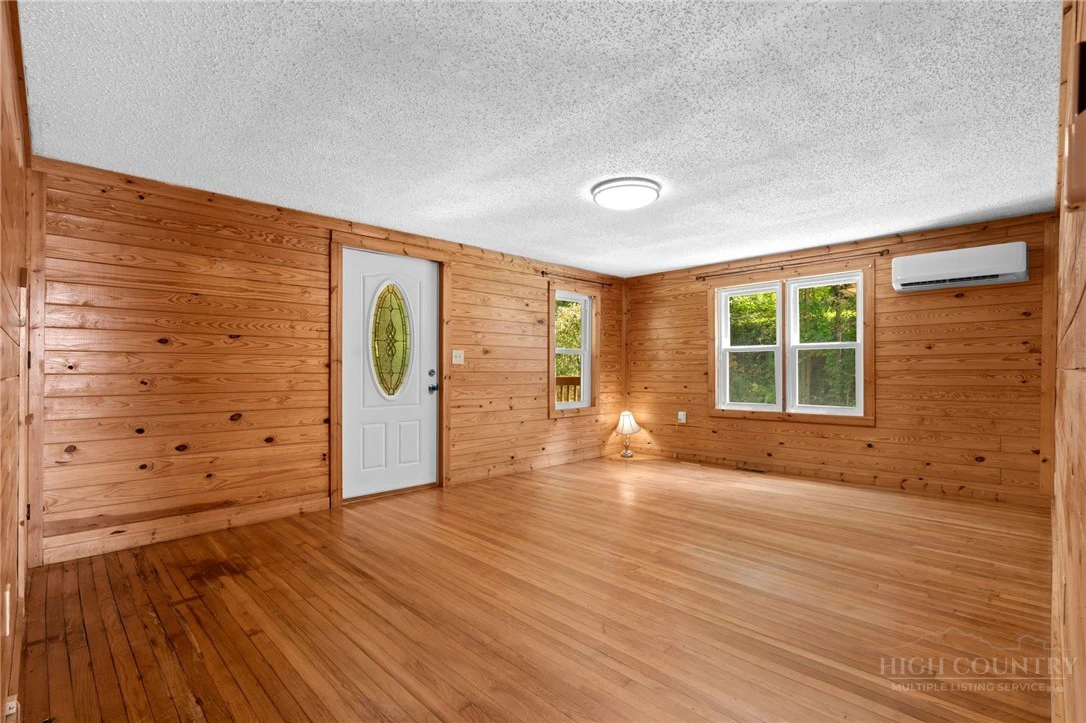 Image number 8 for the current listing