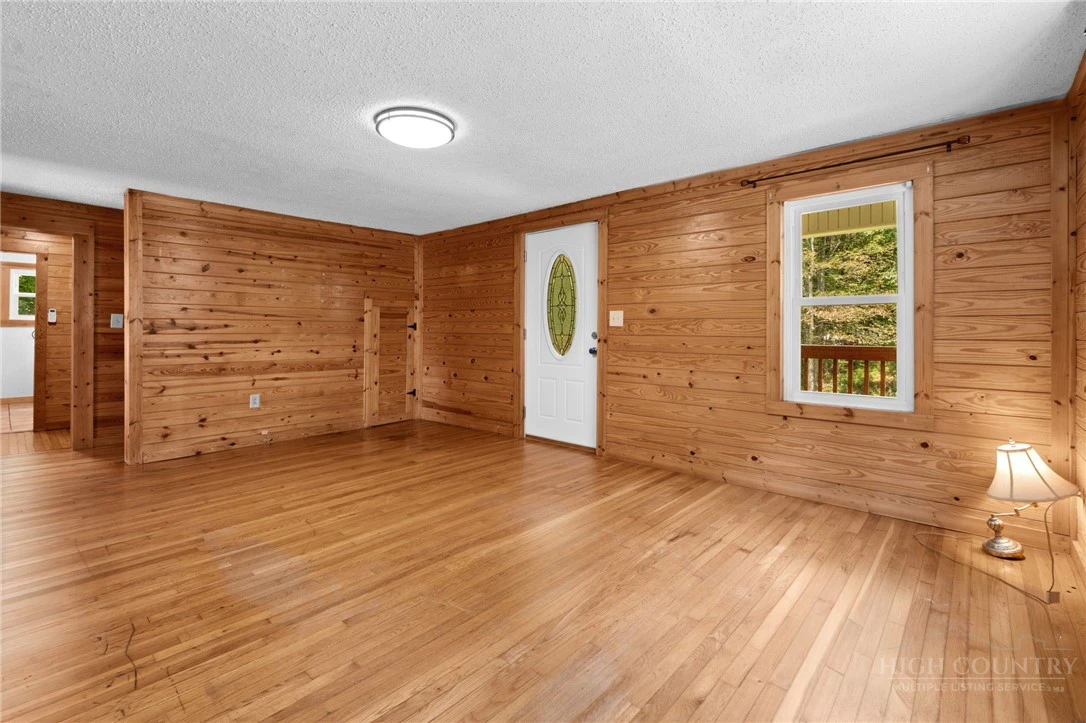 Image number 9 for the current listing