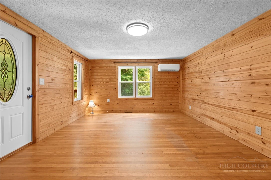 Image number 10 for the current listing
