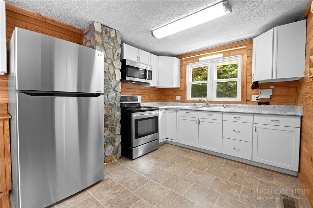 Image number 11 for the current listing