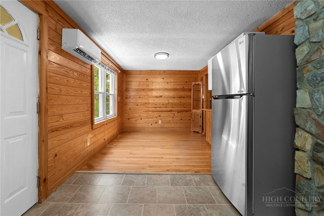 Image number 12 for the current listing