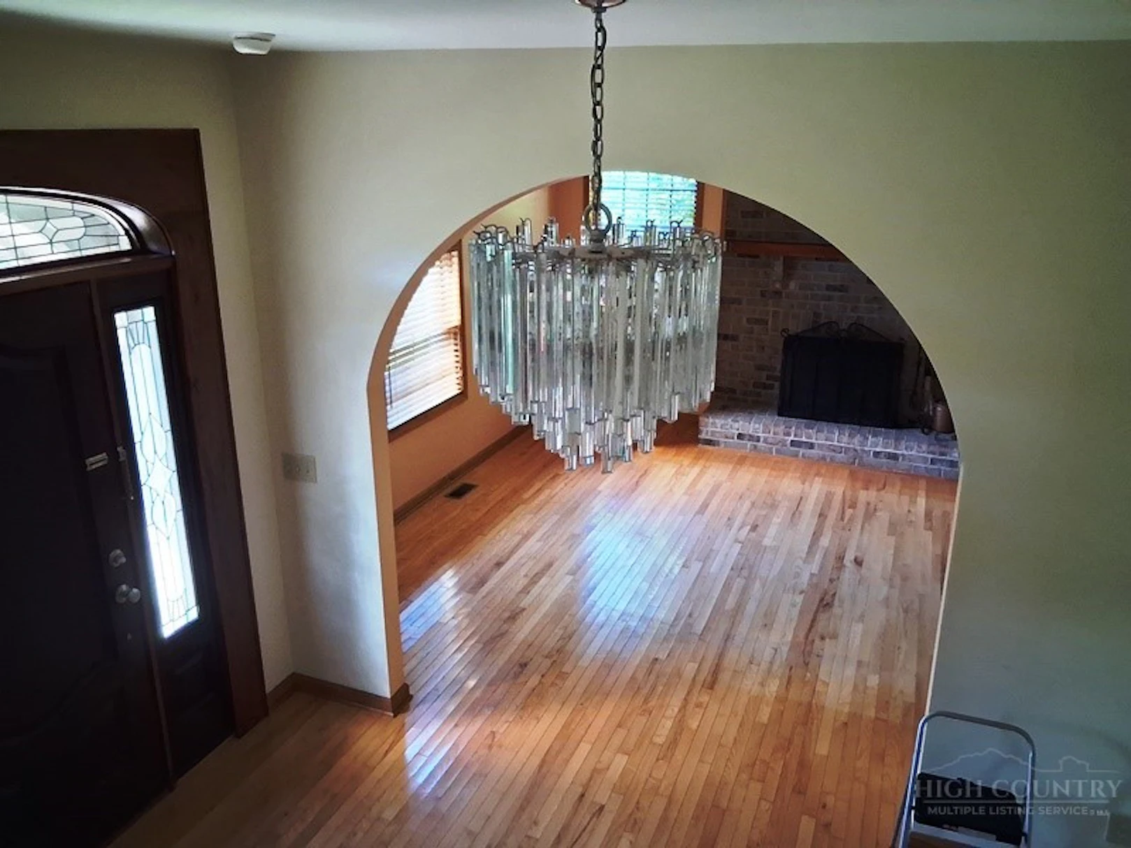 Image number 15 for the current listing