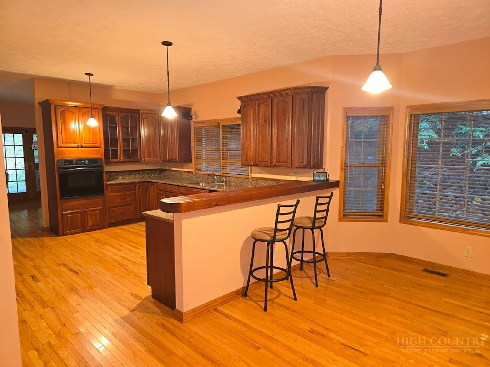 Image number 5 for the current listing
