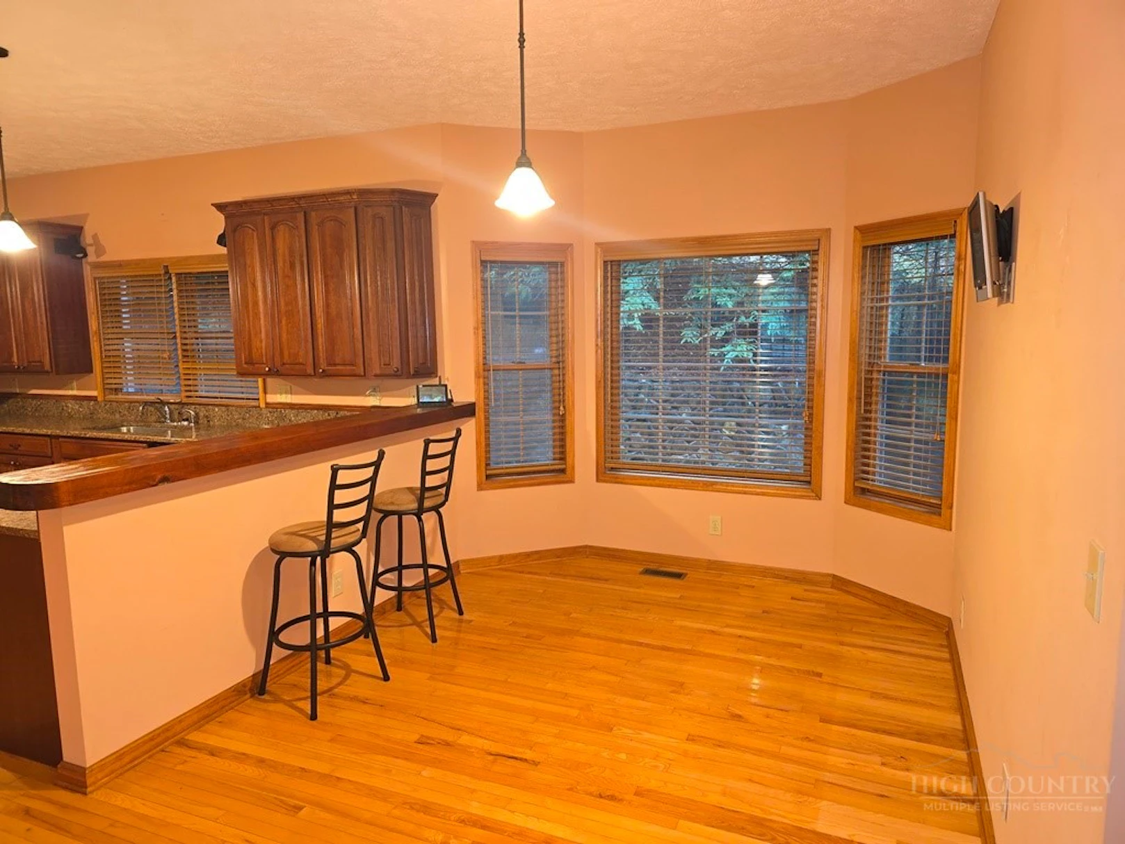 Image number 6 for the current listing