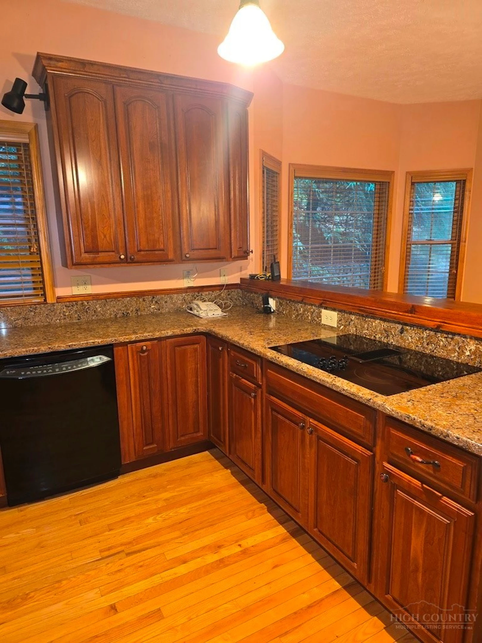 Image number 9 for the current listing