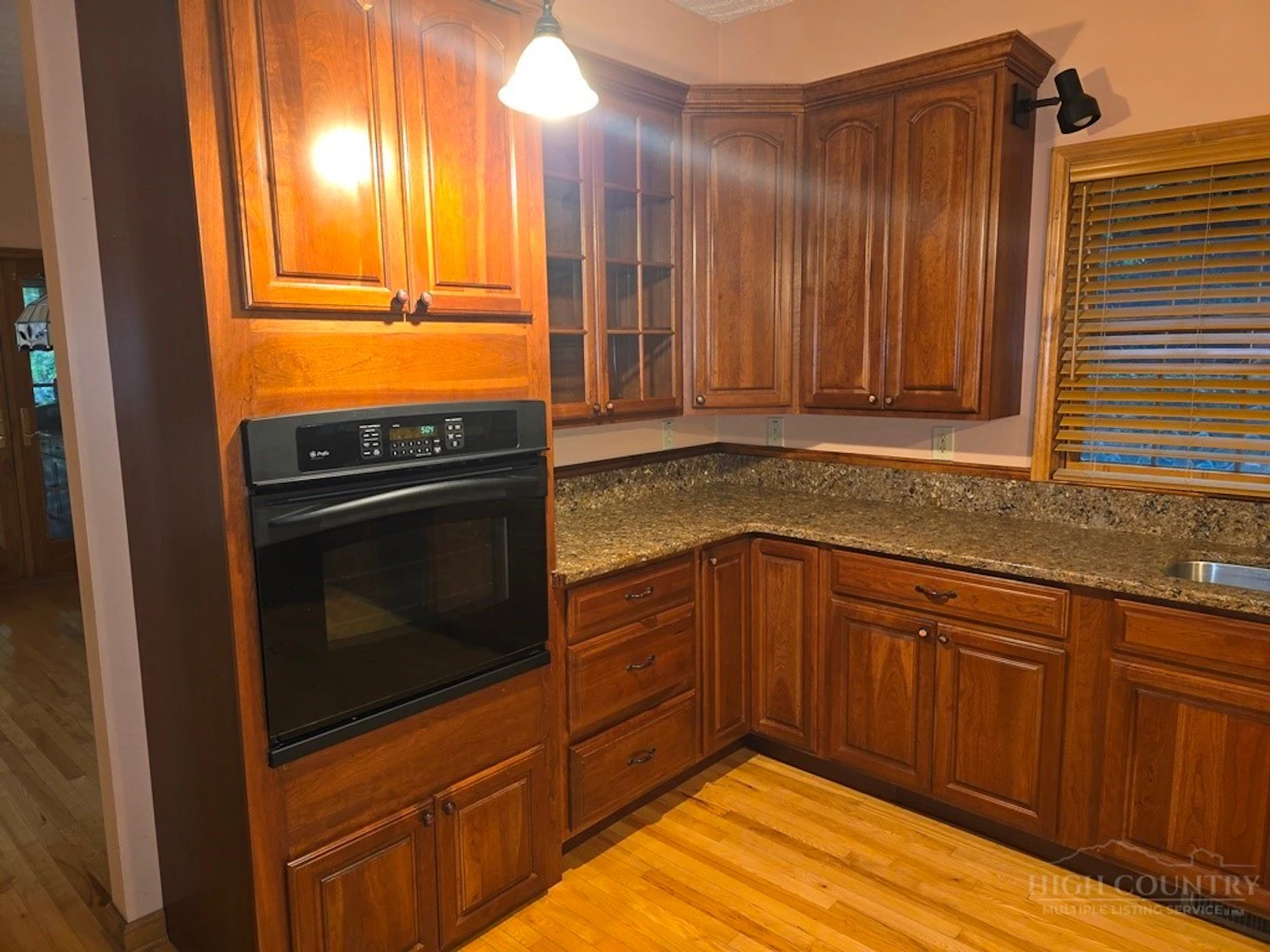 Image number 11 for the current listing