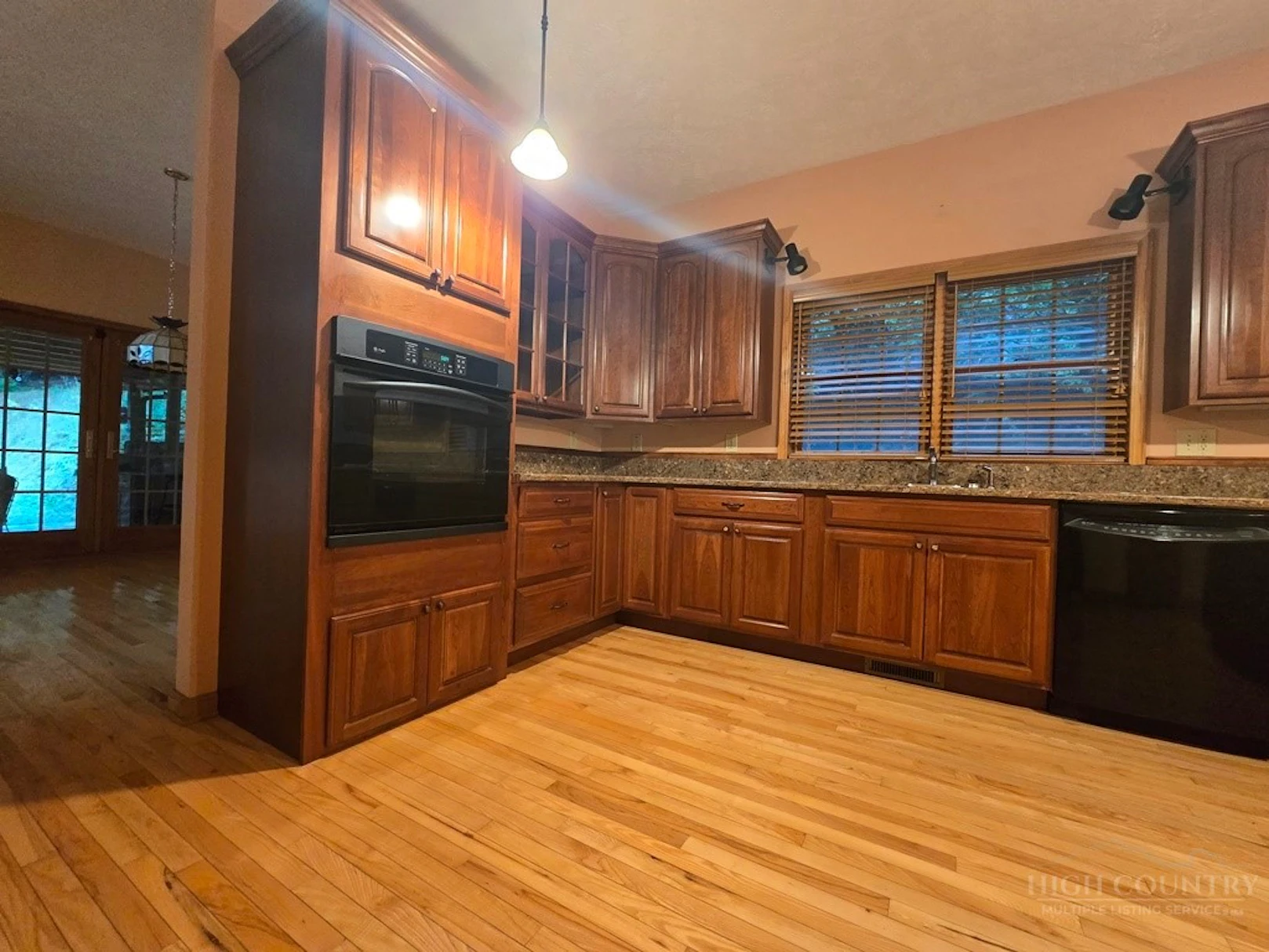 Image number 12 for the current listing