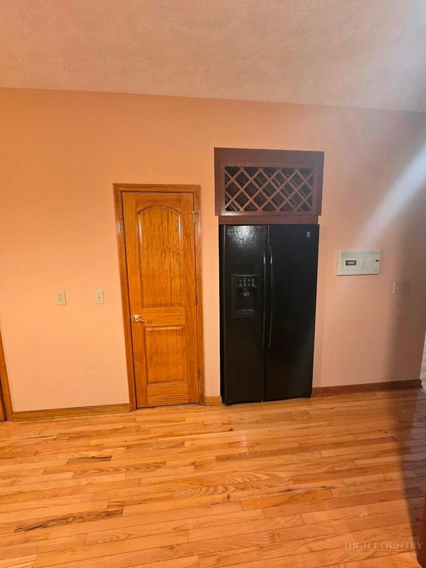 Image number 14 for the current listing