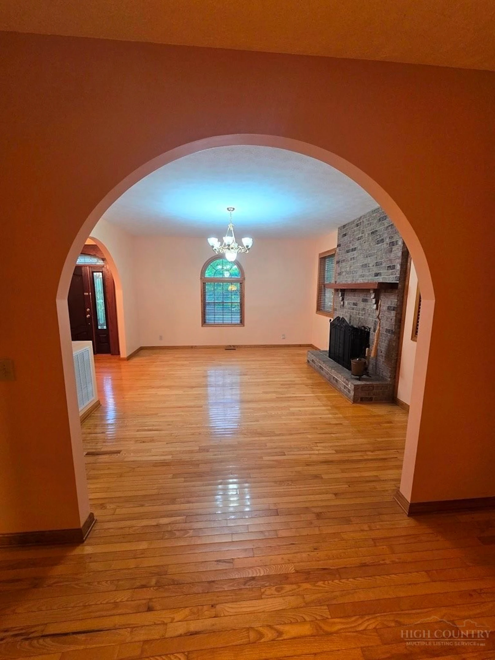 Image number 17 for the current listing
