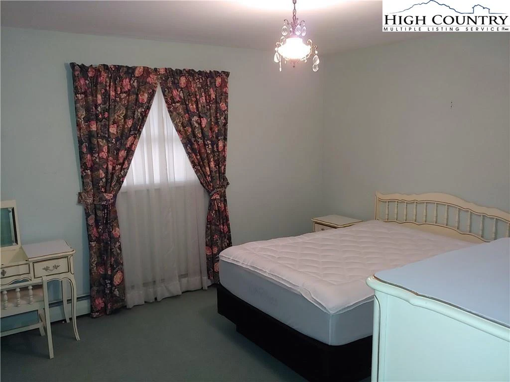 Image number 20 for the current listing