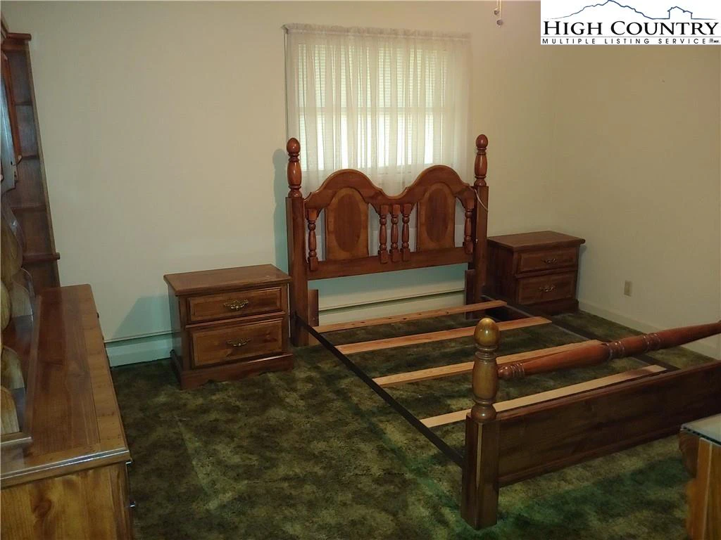 Image number 18 for the current listing