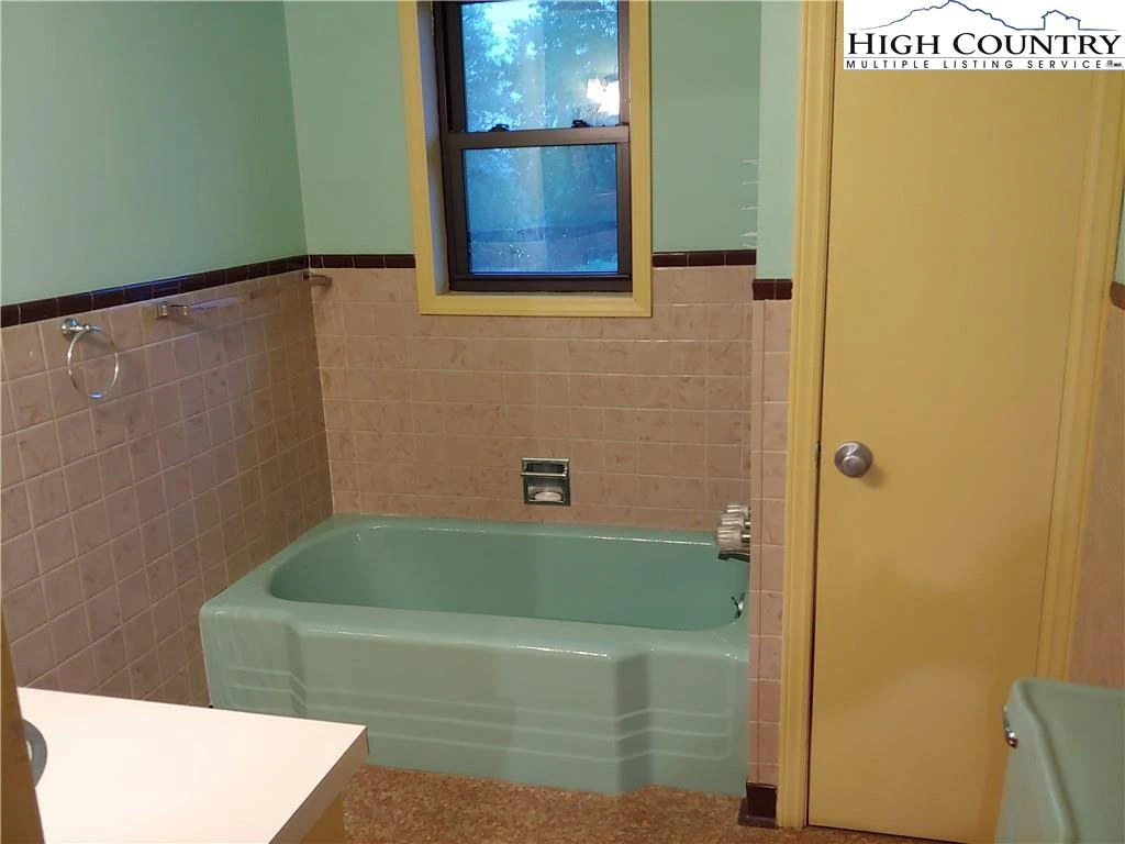 Image number 12 for the current listing