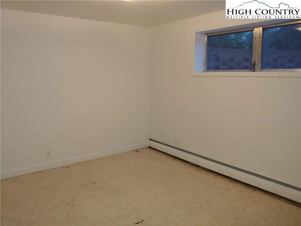 Image number 10 for the current listing