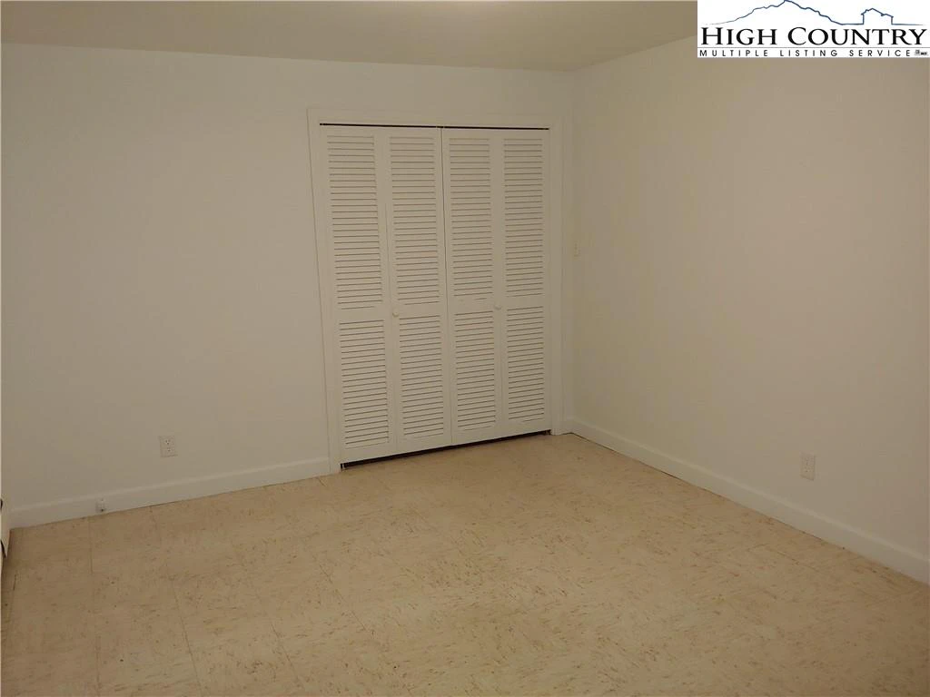 Image number 9 for the current listing