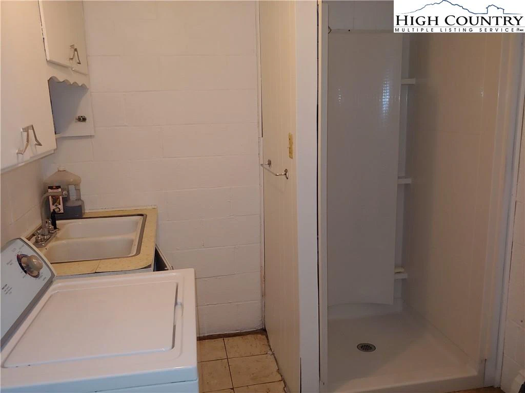 Image number 8 for the current listing