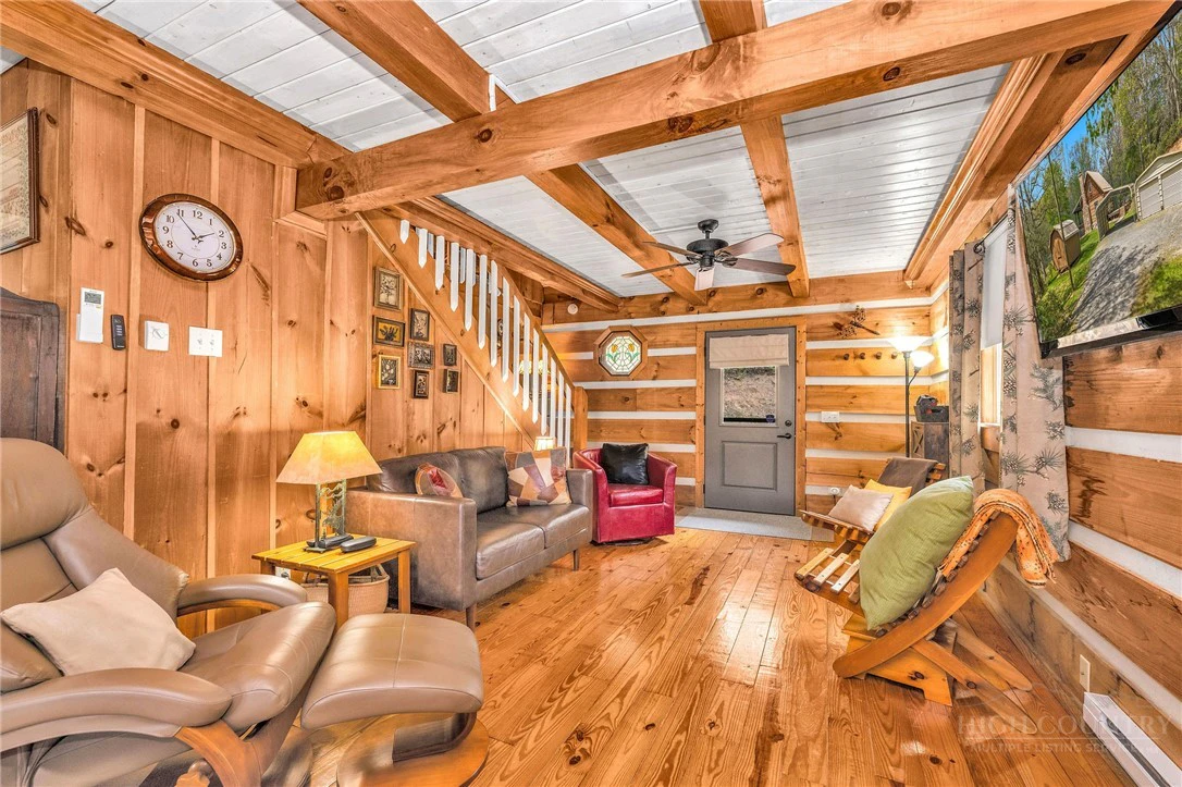 Image number 3 for the current listing