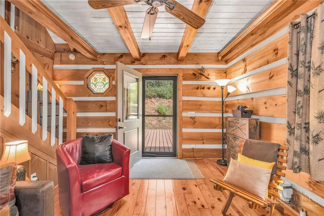 Image number 4 for the current listing