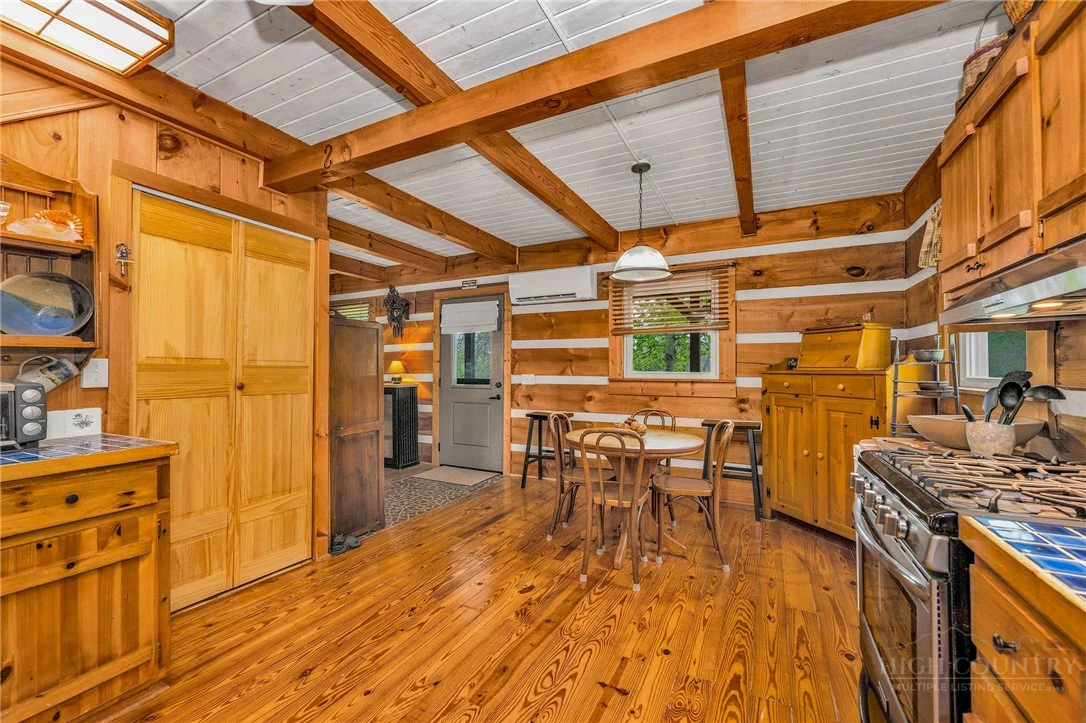 Image number 8 for the current listing