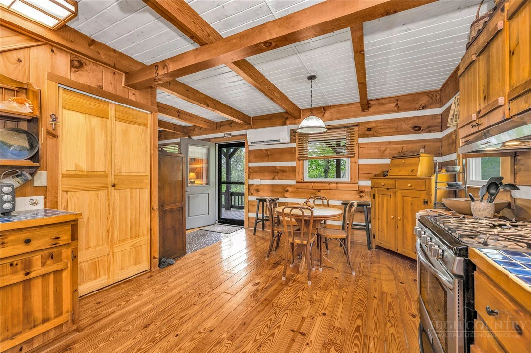 Image number 11 for the current listing