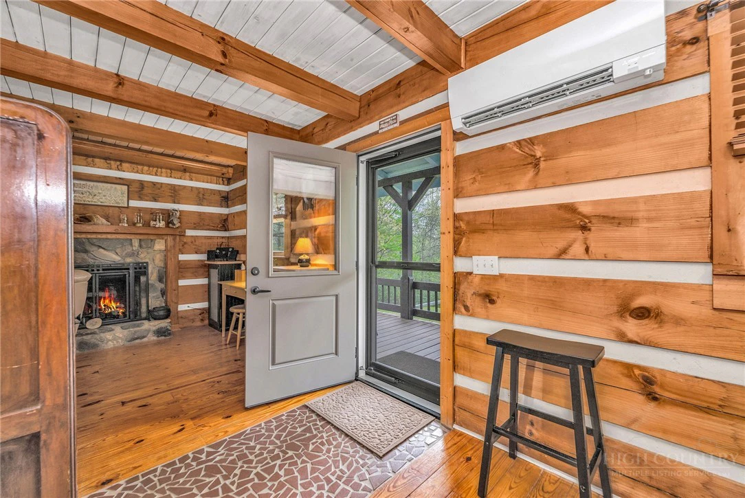Image number 2 for the current listing