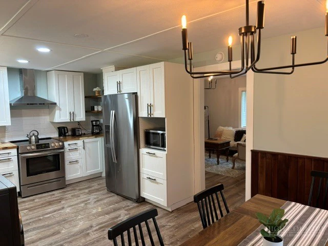 Image number 9 for the current listing