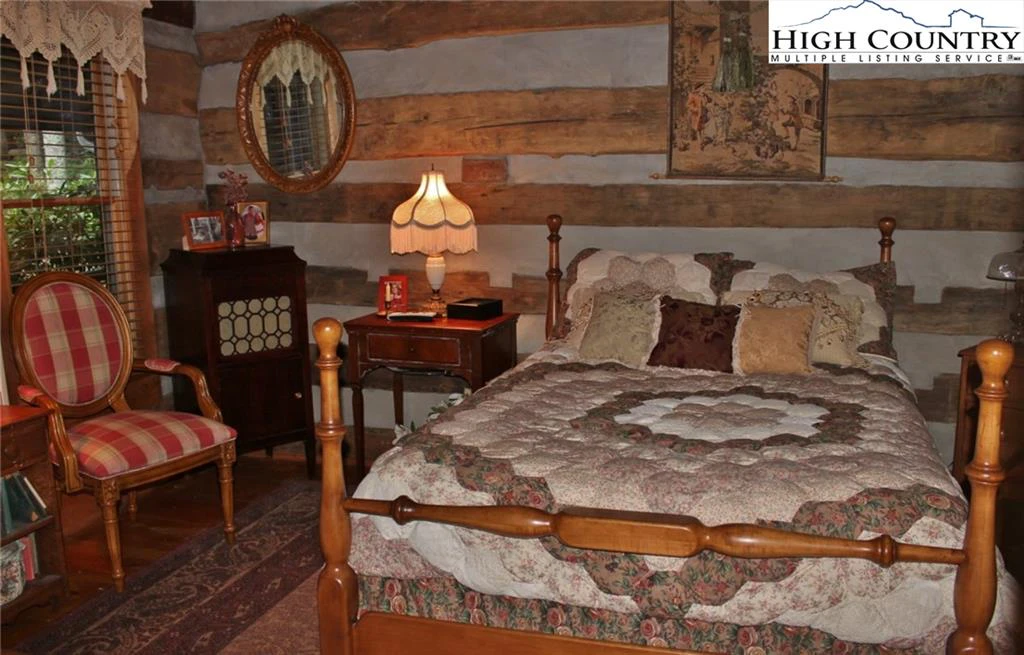 Image number 3 for the current listing