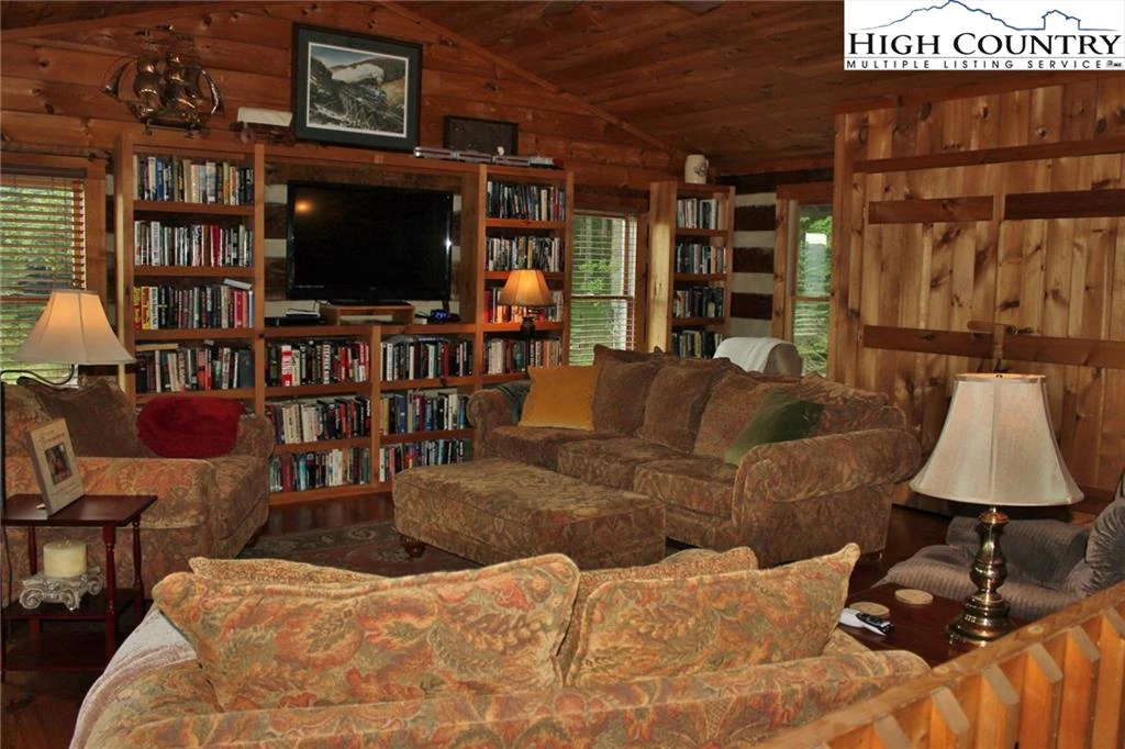 Image number 5 for the current listing