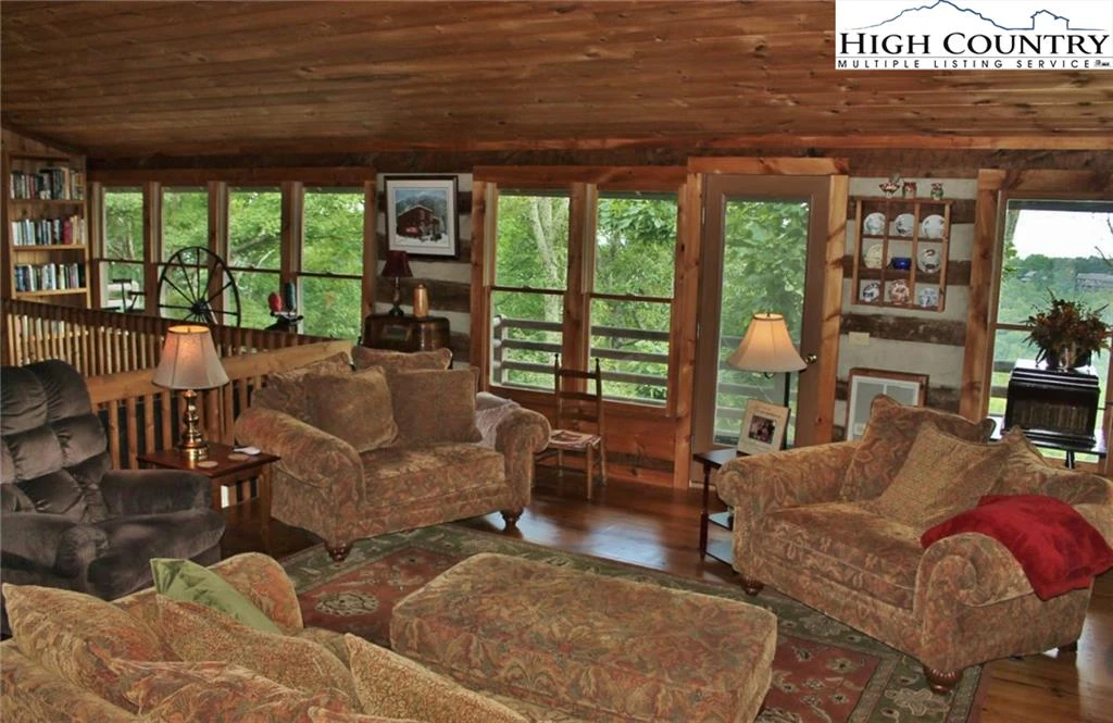 Image number 6 for the current listing