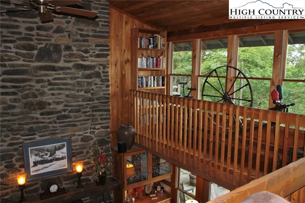 Image number 8 for the current listing