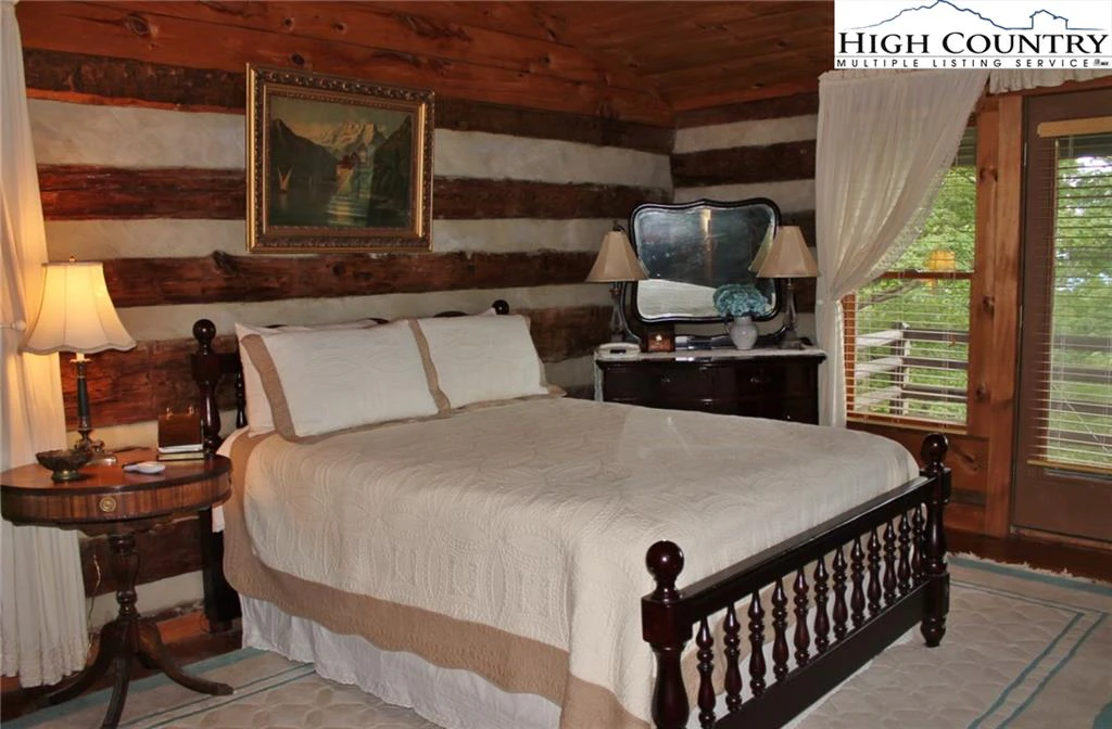 Image number 9 for the current listing
