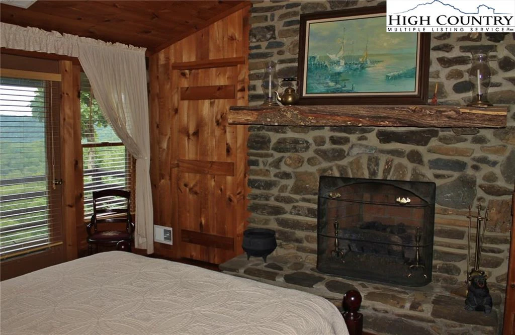 Image number 10 for the current listing