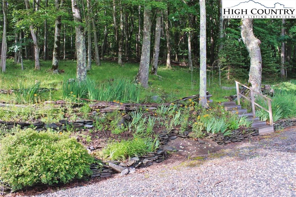 Image number 15 for the current listing