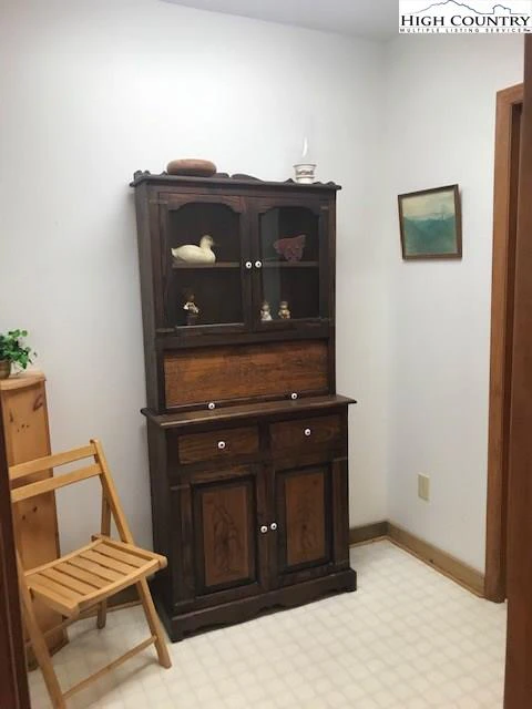 Image number 13 for the current listing