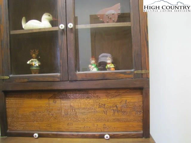 Image number 3 for the current listing