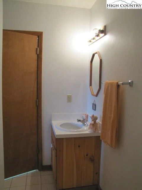 Image number 5 for the current listing